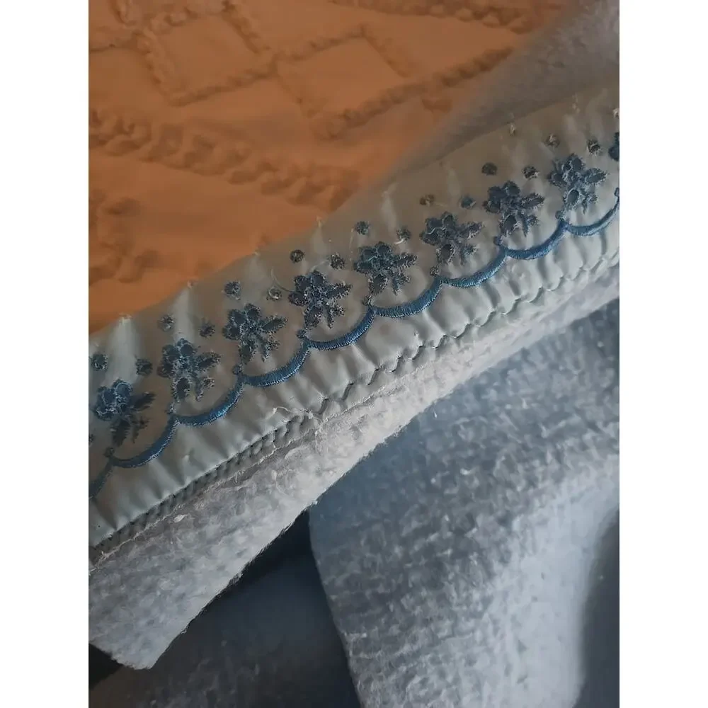 Vintage Blue Embroidered Floral Satin Trim Thermal‎ Bedding Bedspread Blanket